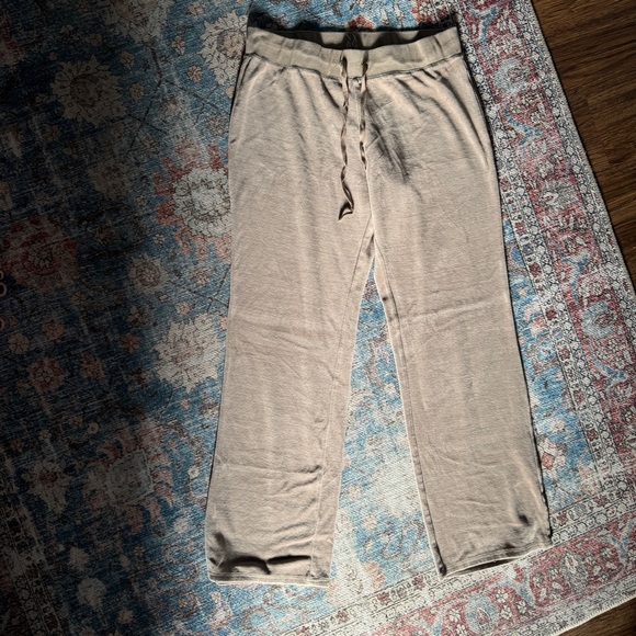 NY & Co. Velour sweat pants - Picture 6 of 6